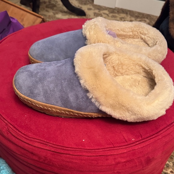 LL Bean Cozy Blue Suede Women's Slippers - Picture 4 of 7